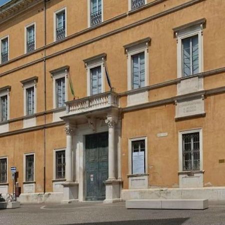 Appartamento Centro Storico Nuovo E Ristrutturato 佩萨罗 外观 照片