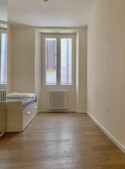 Appartamento Centro Storico Nuovo E Ristrutturato 佩萨罗 外观 照片