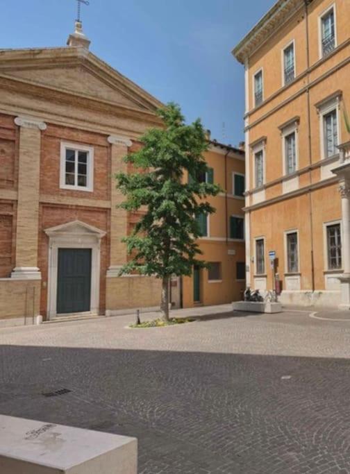 Appartamento Centro Storico Nuovo E Ristrutturato 佩萨罗 外观 照片